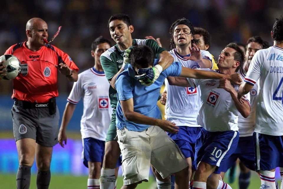 Jesús Corona dio aquel 15 de mayo de 2011 uno de sus peores momentos antideportivos.