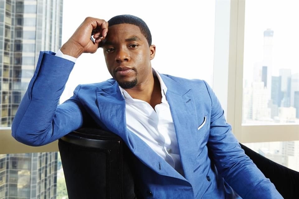 Chadwick Boseman, quien murió en 2020, fue honrado como Leyenda de Disney; su hermano Derrick recibió el premio.