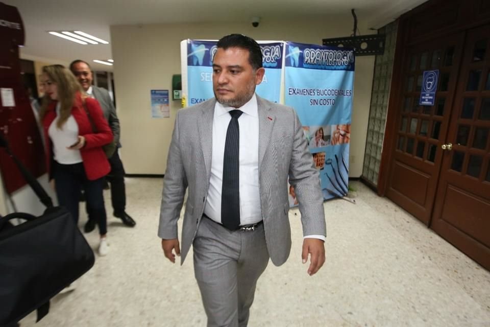 El Fiscal estatal Luis Joaquín Méndez Ruiz, entrando por la puerta trasera compareció este viernes a puerta cerrada ante diputados locales por la muerte de Luz Raquel Padilla.