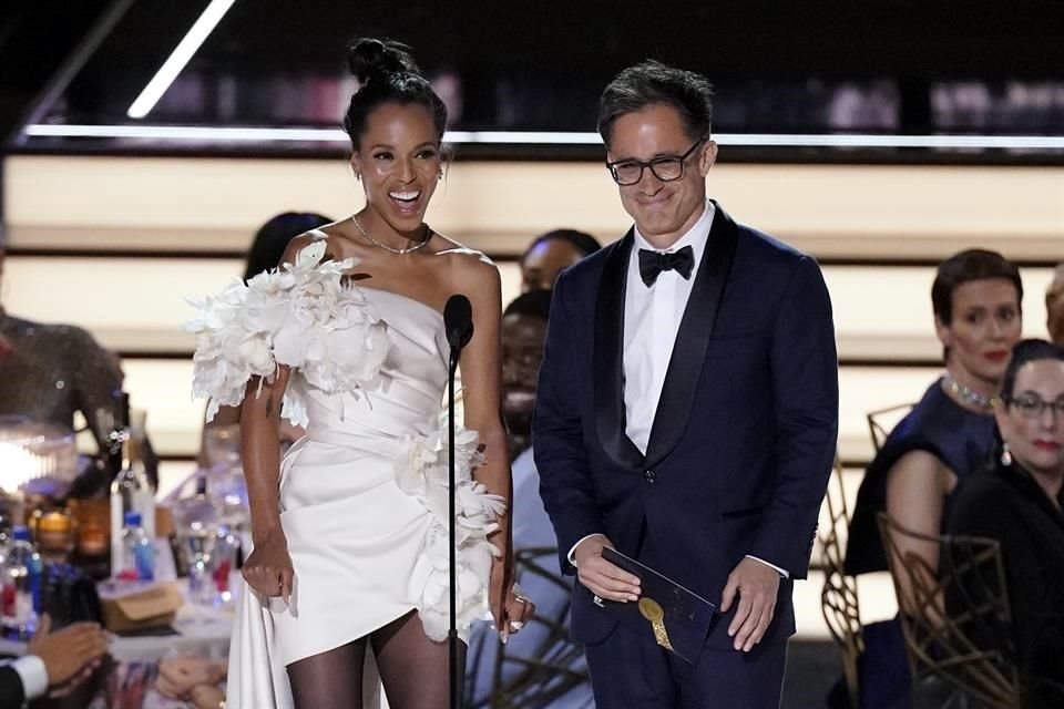 Kerry Washington y Gael Garcia Bernal fueron otra dupla que sorprendió al presentar uno de los galardones dentro de la gala.