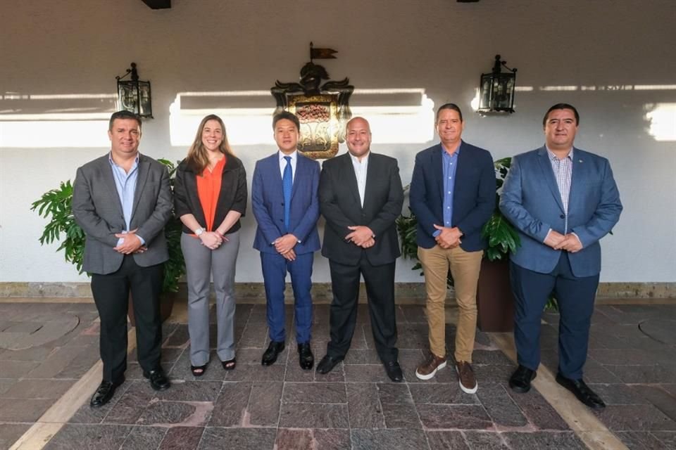 Simón Zhao, presidente de Solarever, y el Gobernador Enrique Alfaro Ramírez encabezaron el anuncio de la inversión de de Solarever Group en Jalisco.