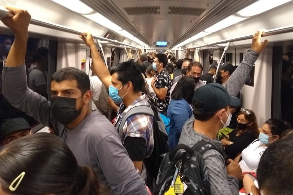 Las fallas registradas durante la última semana en la Línea 3 del Tren Ligero fueron por un problema en ventiladores, reveló Diego Monraz Villaseñor, Secretario de Transporte en el Estado.