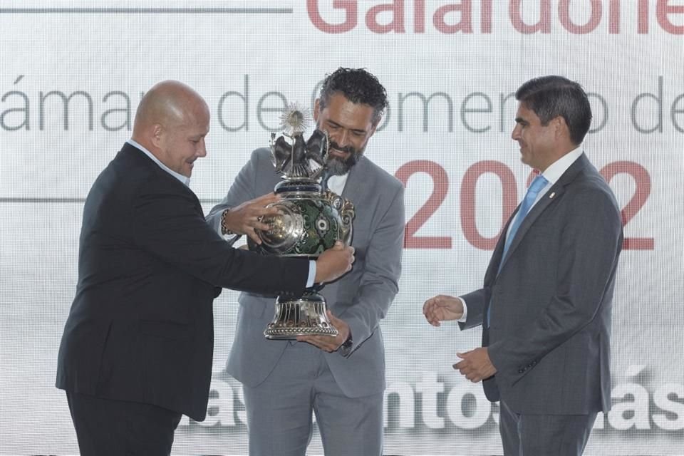 Sergio Arias Novoa recibió el Galardón Mercurio Empresarial.