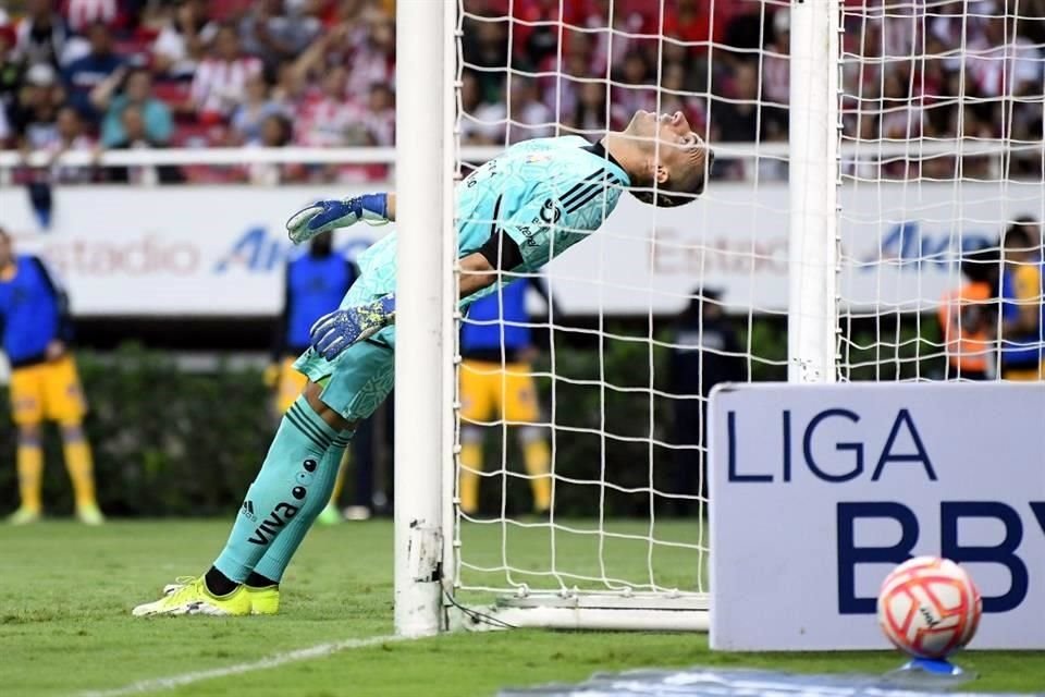 Nahuel Guzmán fue clave en el encuentro al sacar más de 5 ocasiones claras de gol.