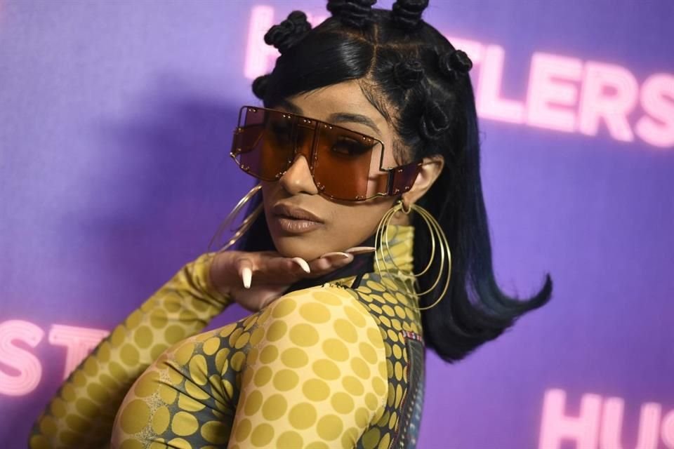 Cardi B se declaró culpable de dos cargos por agresión tras conflicto en un club de striptease; recibe 15 días de servicio comunitario.