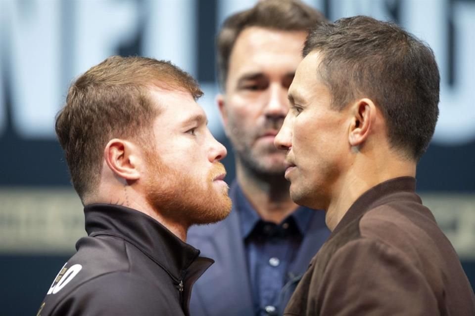 Saúl Álvarez y Gennady Golovkin en el careo previo al pesaje de este viernes.