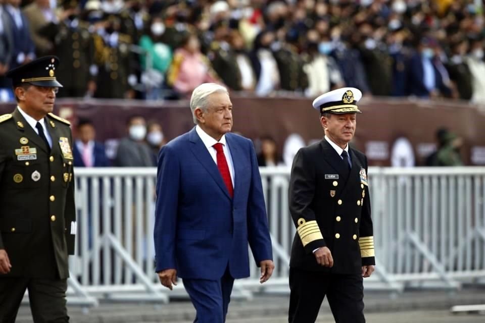 Desde el Zócalo y ante Fuerzas Armadas, AMLO criticó a 'grandes potencias' por invasión de Rusia a Ucrania y aseveró que la ONU tiene un papel ornamental en el conflicto.<br>