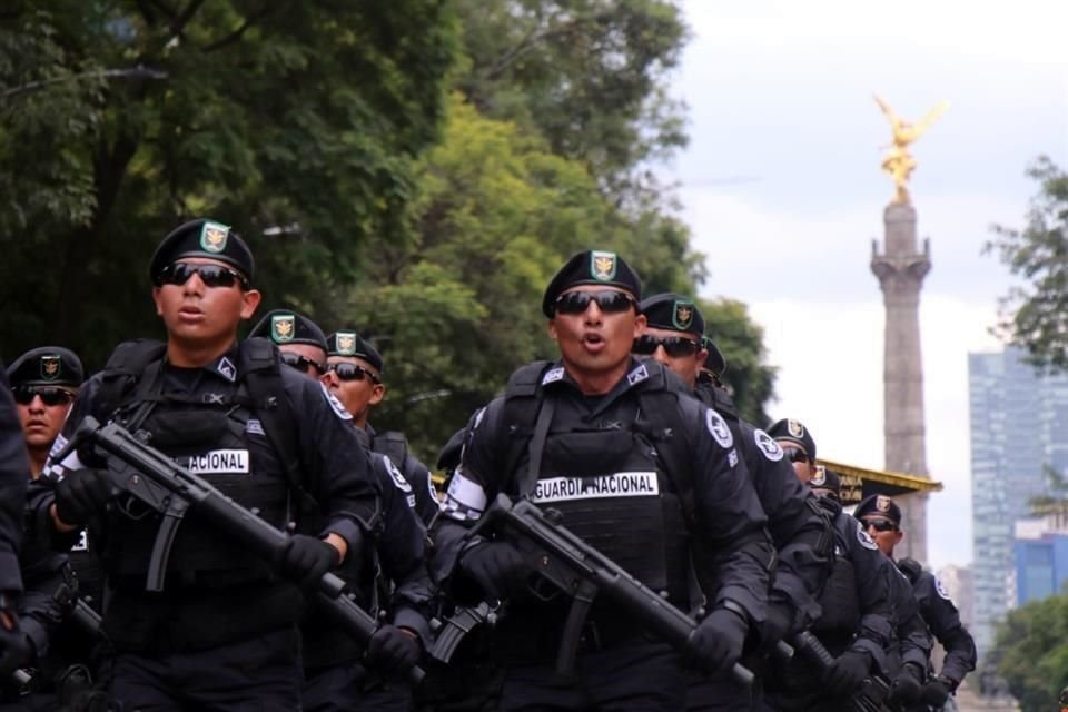 El desfile militar fue comandado por el General Carlos Arturo Pancardo, inspector y contralor de la Defensa Nacional.