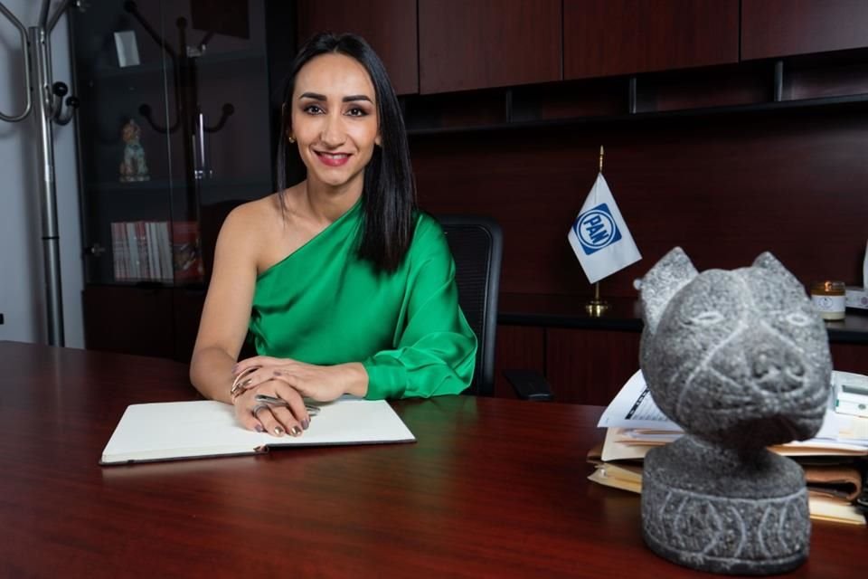 Abogada con maestría en Administración Pública, Claudia Murguía Torres presume ser una persona de acuerdos que sabe honrar su palabra.