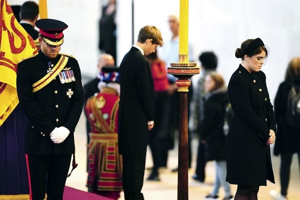 La Princesa Eugenia se vio consternada en su guardia de honor.