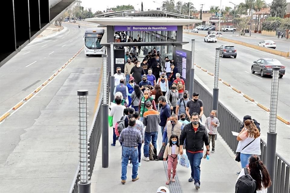 El sistema de unidades articuladas tiene el 98 por ciento de puntualidad y de momento no aumentará el número de vehículos.