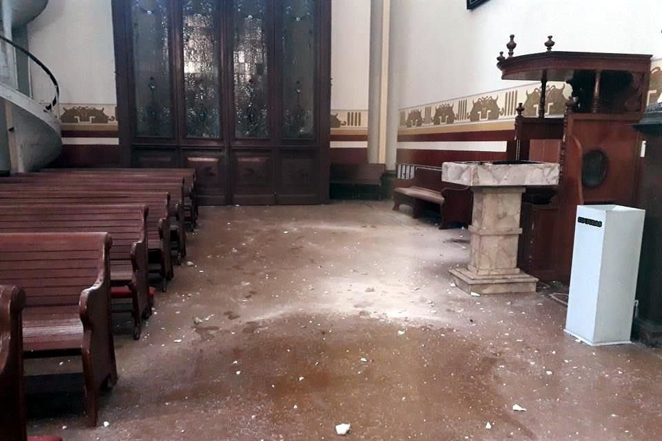 Desprendimientos y grietas en el techo de la Catedral de Ciudad Guzmán por el temblor del 19 de septiembre de 2022.