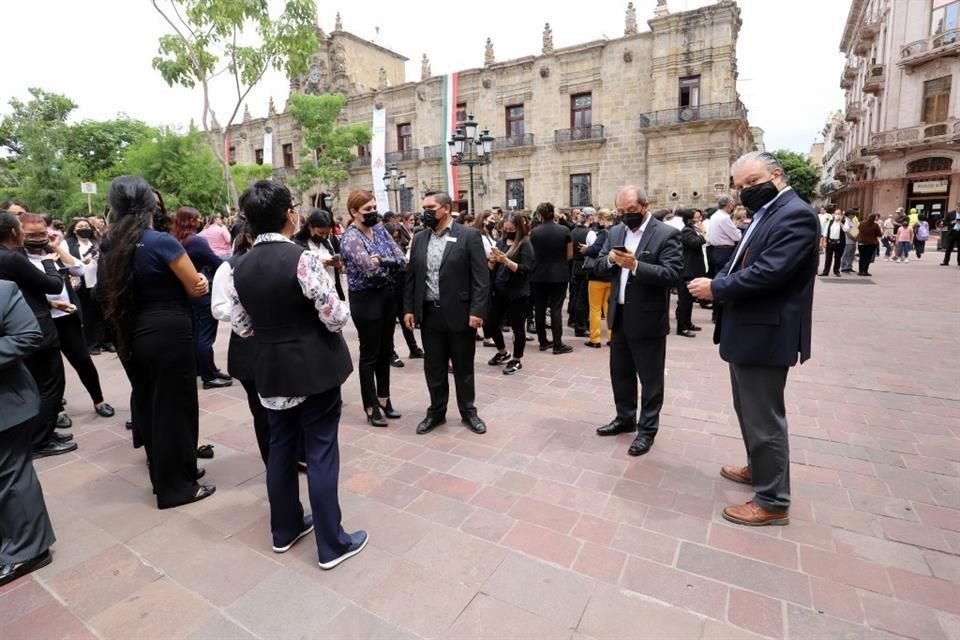 En el Centro, cientos de tapatíos fueron desalojados durante el temblor.