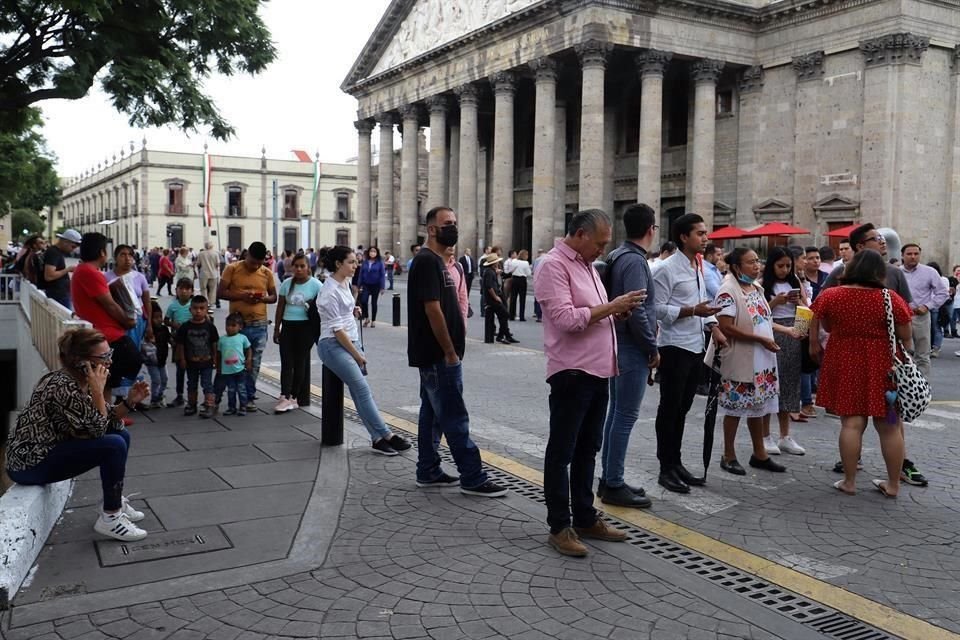 Edificios públicos y oficinas del Centro tapatío fueron desalojados por algunos minutos.