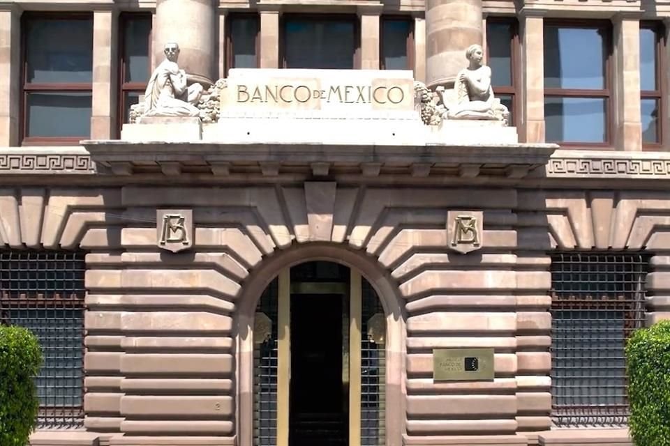 El repunte de la inflación mete presión a Banxico sobre un eventual inicio de recortes en tasas de interés.