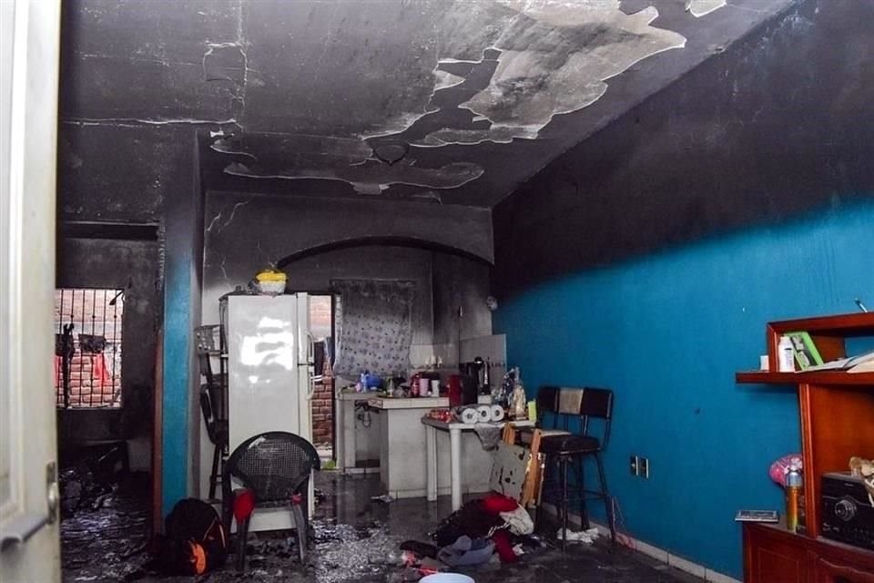 En Colima 2 mil 790 viviendas de 10 municipios fueron afectadas tras sismo registrado ayer de magnitud 7.7, informó Gobierno estatal.