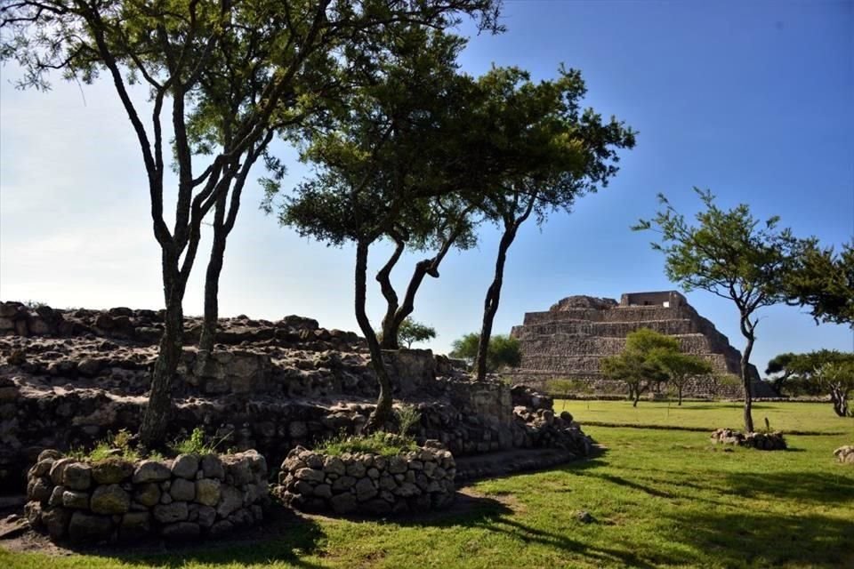Cañada de la Virgen es un asentamiento prehispánico de origen hñähñu (otomí), que sus antiguos habitantes construyeron a partir de la contemplación de la ruta del Sol.