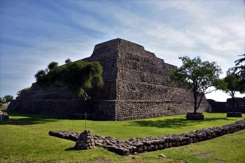 Cañada de la Virgen es un asentamiento prehispánico de origen hñähñu (otomí), que sus antiguos habitantes construyeron a partir de la contemplación de la ruta del Sol.