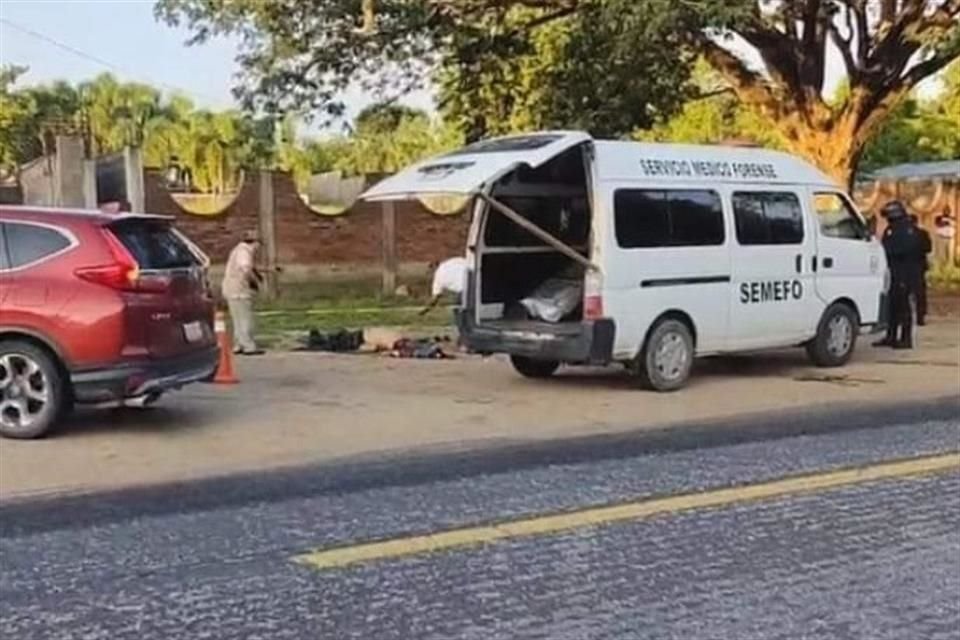 Se informó en forma extraoficial que a un lado del cadáver del policía estaba una cartulina en donde se le acusó de haber recibido dinero por parte de un grupo de la delincuencia.