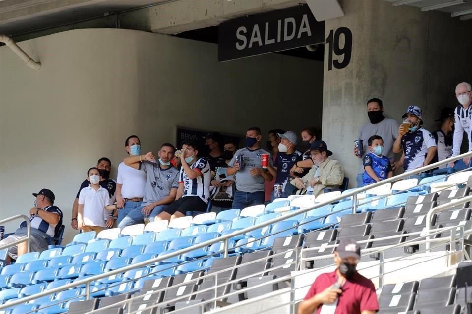 Así se vivió el color previo al duelo de vuelta de Cuartos de Final entre Rayados y Santos en el Estadio BBVA.