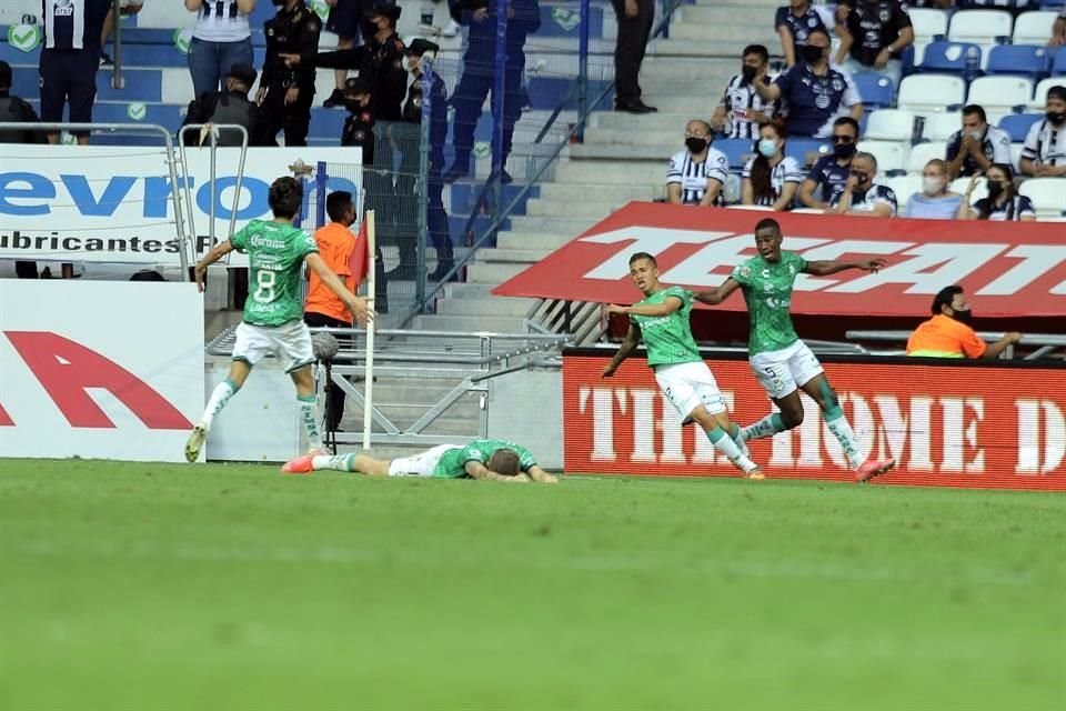 Ronaldo Prieto anotó el gol con el que Santos se metió al grupo de los mejores cuatro.
