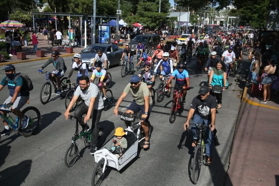 Loas ciclistas partieron rumbo al Andador Escorza.