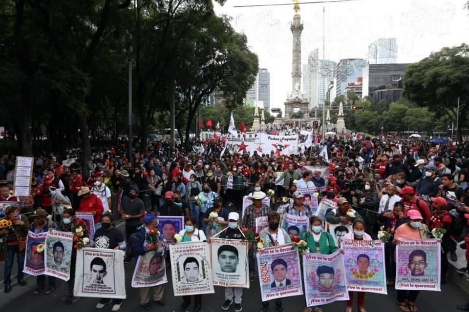 Nuevas pistas sobre la desaparición de los 43 normalistas de Ayotzinapa está en 23 mil mensajes aportados por la DEA, según reportaje de NYT.