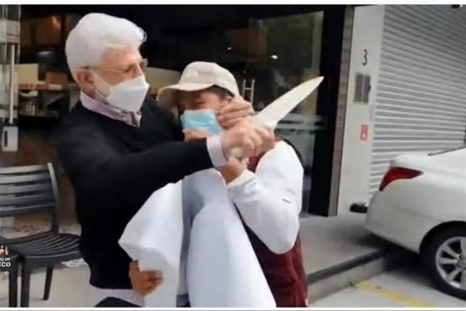 El Presidente Andrés Manuel López Obrador acusó hipocresía de quienes se creen superiores y se descubre lo que realmente son cuando enseñan el cobre.
