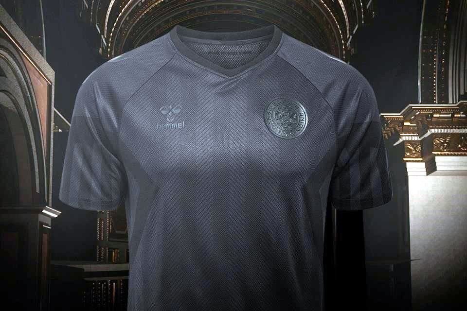 El tercer modelo de Dinamarca para Qatar 2022 es en memoria de los trabajadores muertos.