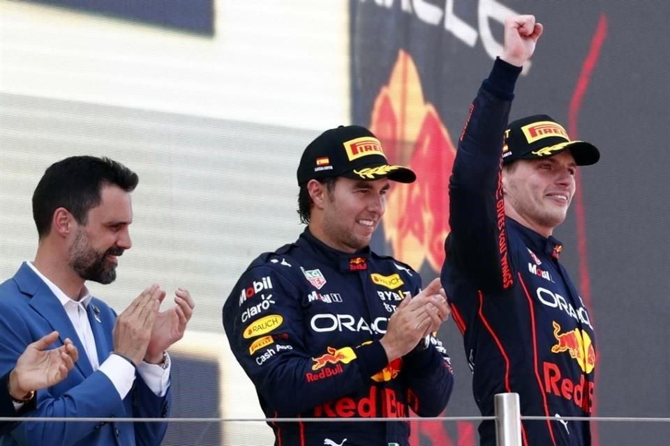 Max Verstappen ha ganado más carreras que Checo Pérez esta temporada.