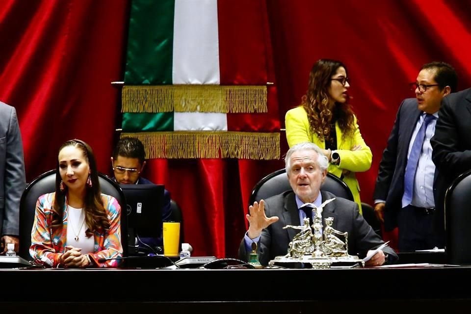 Santiago Cree, Presidente de la Mesa Directiva, citó a los diputados para mañana a las 9:00 horas.