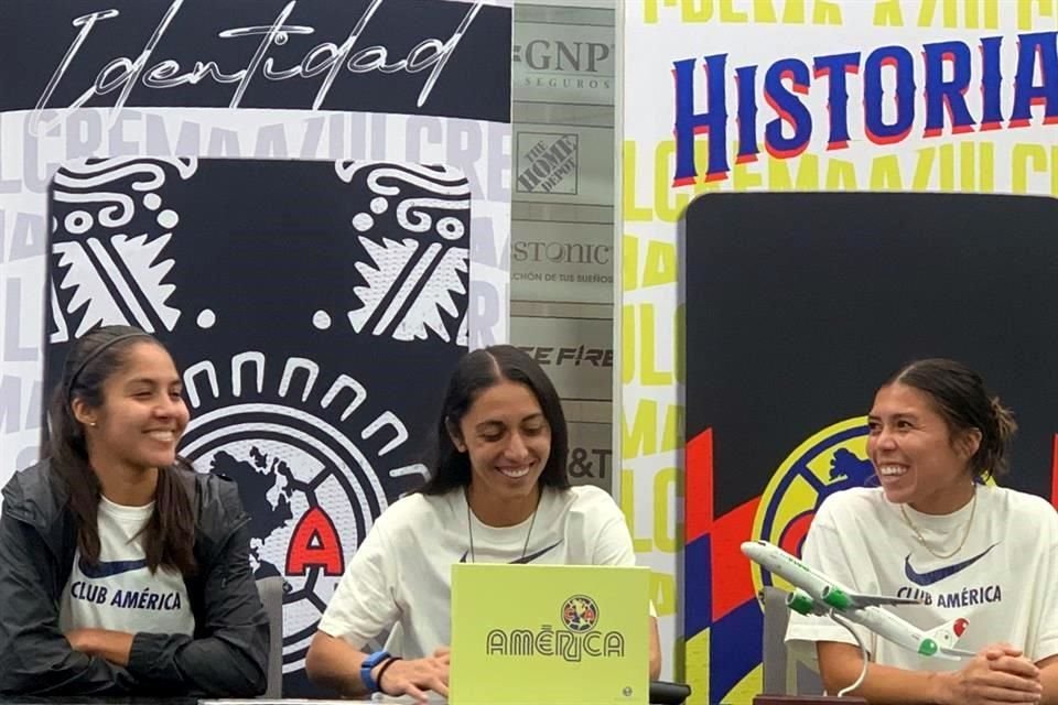 Alison González, Itzel González y Kiana Palacios convivieron con algunos aficionados.