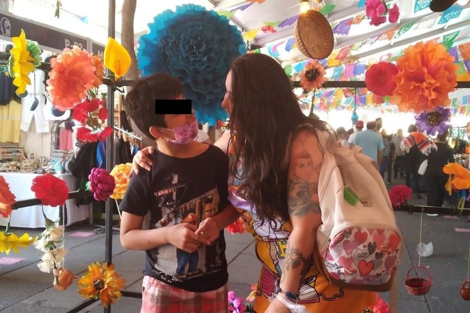 Bruno, el hijo de Luz Raquel, de 11 años, fue diagnosticado con trastorno del espectro autista y epilepsia. Necesita cuidados de tiempo completo.