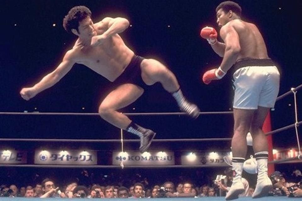 Muhammad Ali enfrentó al recién fallecido luchador japonés Antonio Iñoki.