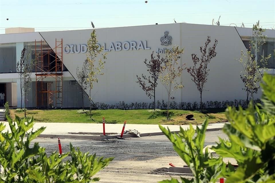 El Centro de Conciliación Laboral local y los Juzgados Laborales locales se ubican en Avenida Juan Gil Preciado 6735, cerca de Tesistán.