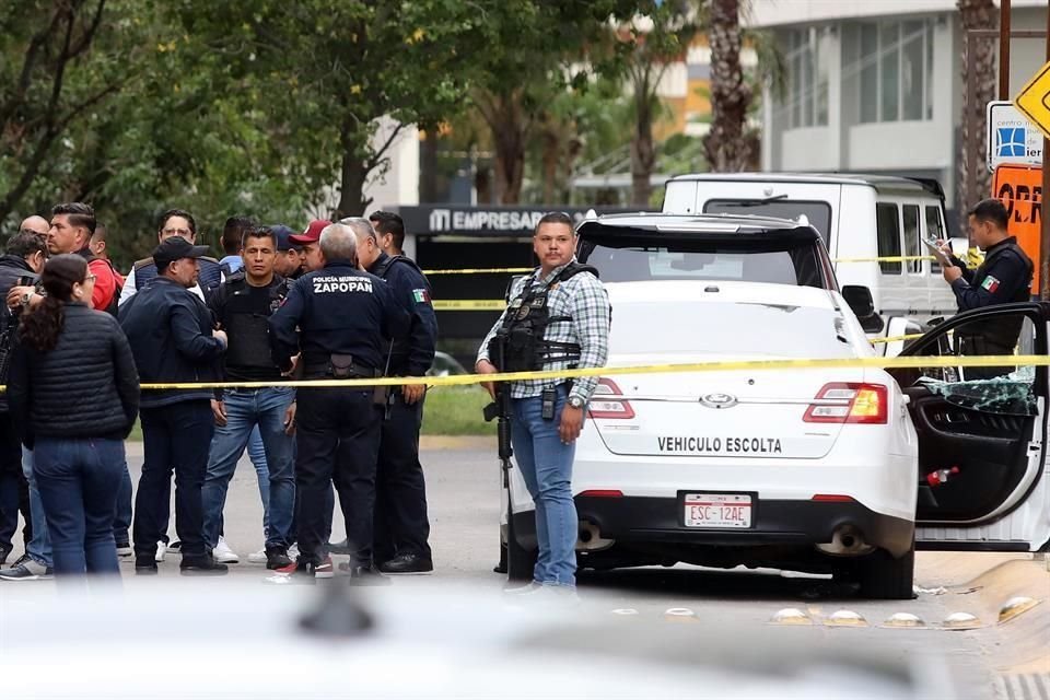 El caos se apoderó la Colonia Puerta de Hierro, en Zapopan la tarde de ayer.