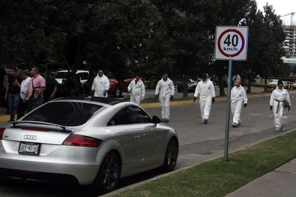 Elementos de seguridad iban y venían recogiendo casquillos, armas, buscando evidencias.