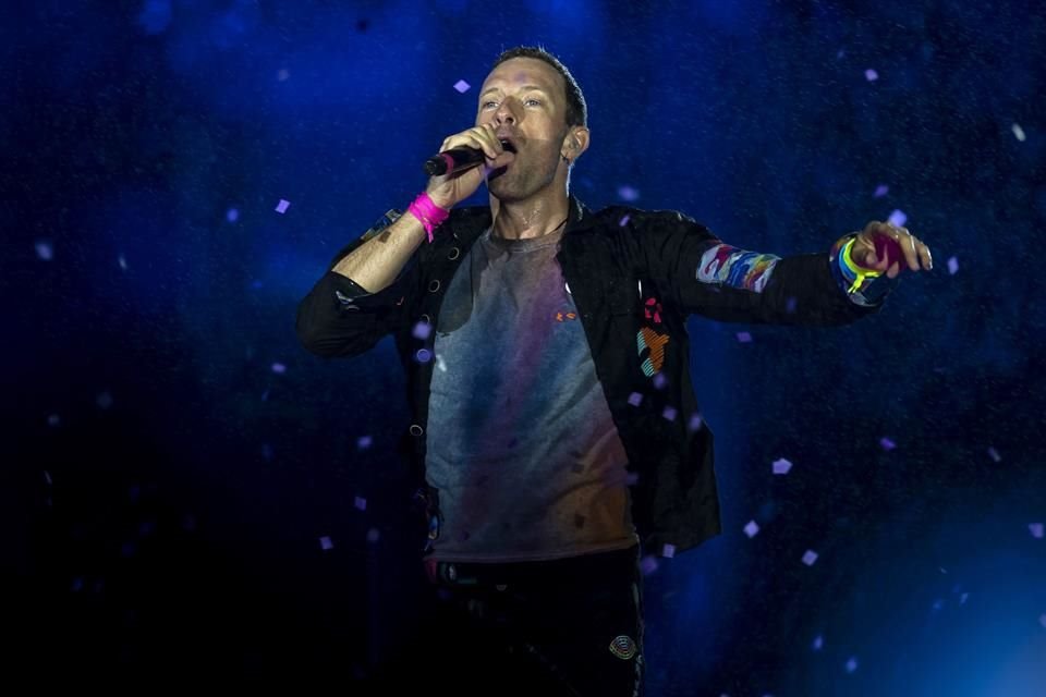 Coldplay pospuso ocho conciertos en Brasil debido a que el vocalista de la banda, Chris Martin, está enfermo.