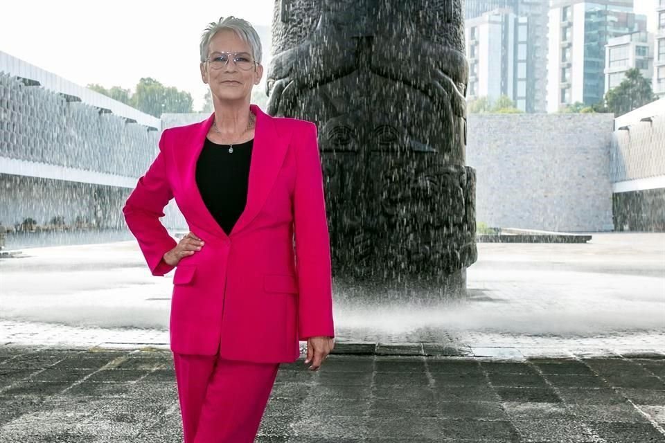 Durante su visita a CDMX, Jamie Lee Curtis disfrutó de un recorrido por la salas principales del Museo Nacional de Antropología.