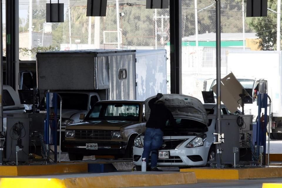 A 13 meses de que es obligatoria la verificación vehicular para autos particulares, el cumplimiento al programa está lejos de las metas.