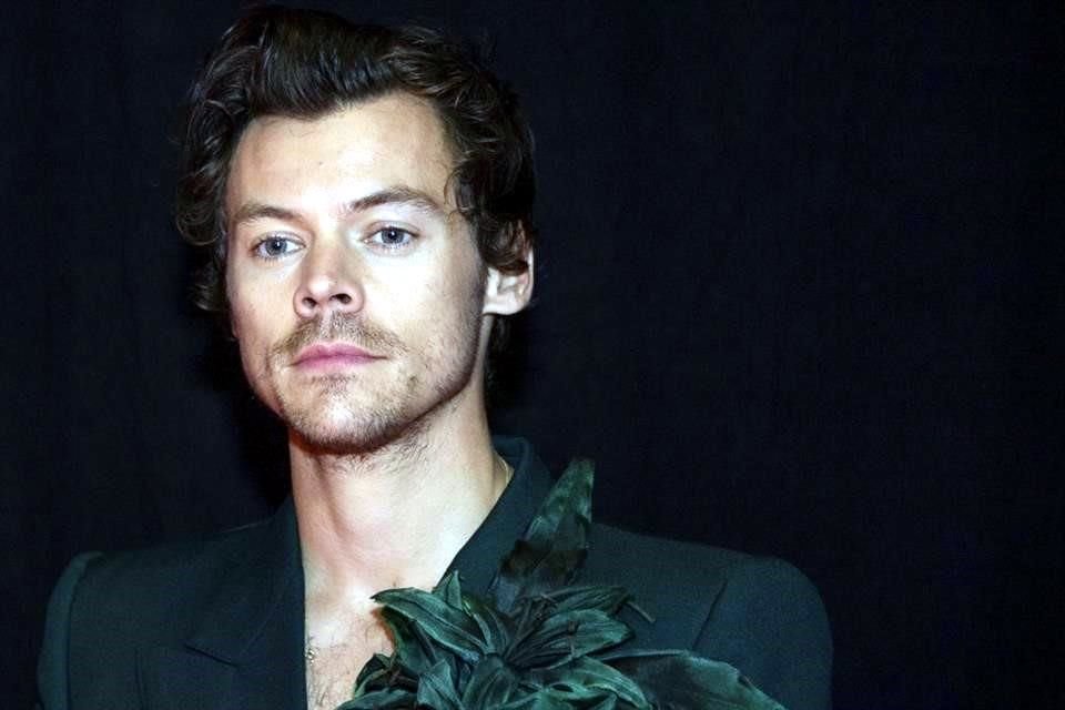 Harry Styles pospuso su show en Chicago debido a que su banda fue reportada con una enfermedad, sin especificar cuál.