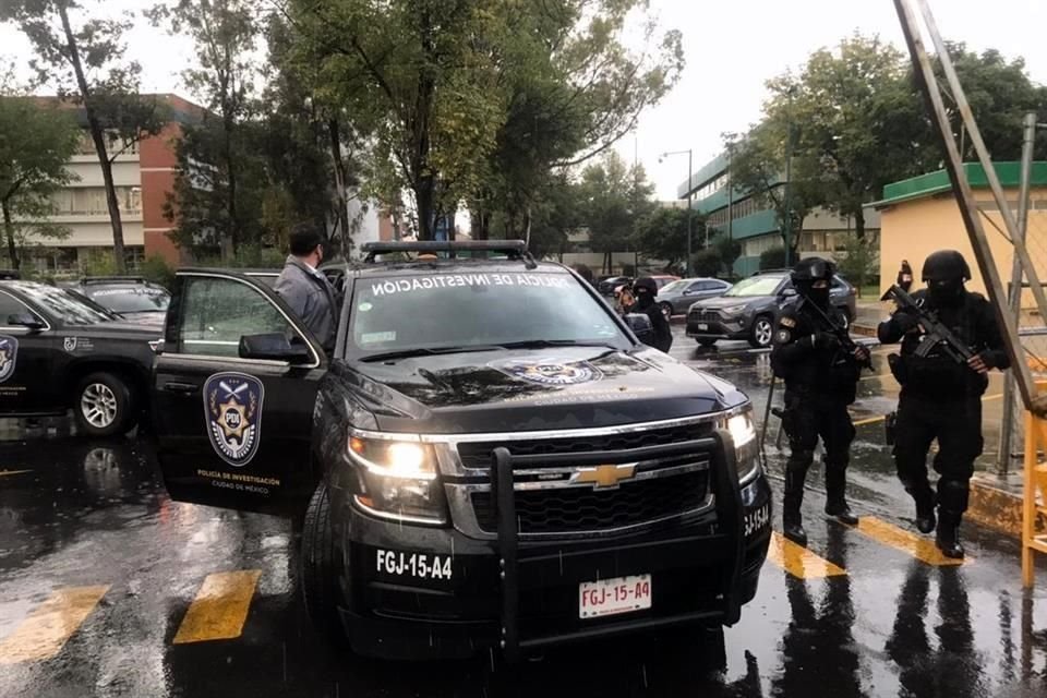 Los hijos de Abril acudieron a la audiencia y fueron escoltados por cuatro camionetas blindadas de la Policía de Investigación capitalina.