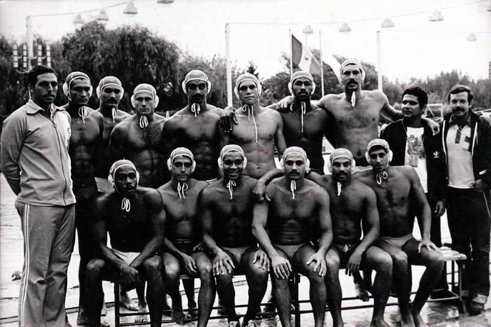 El entrenador de waterpolo Carlos Benítez llegó a Monterrey en 1992.