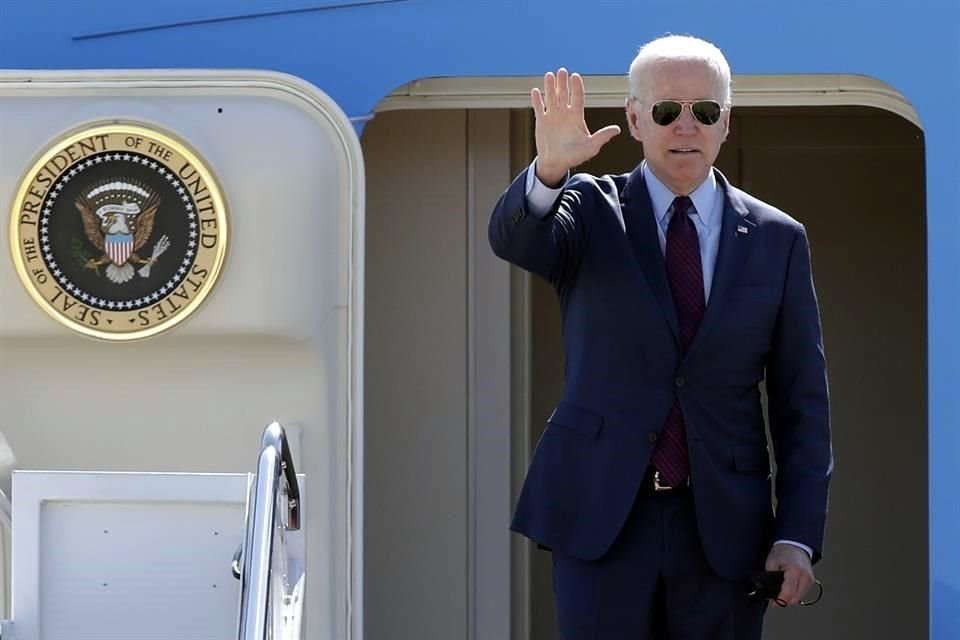 Biden está promoviendo los vehículos eléctricos en el corazón de la industria automovilística.