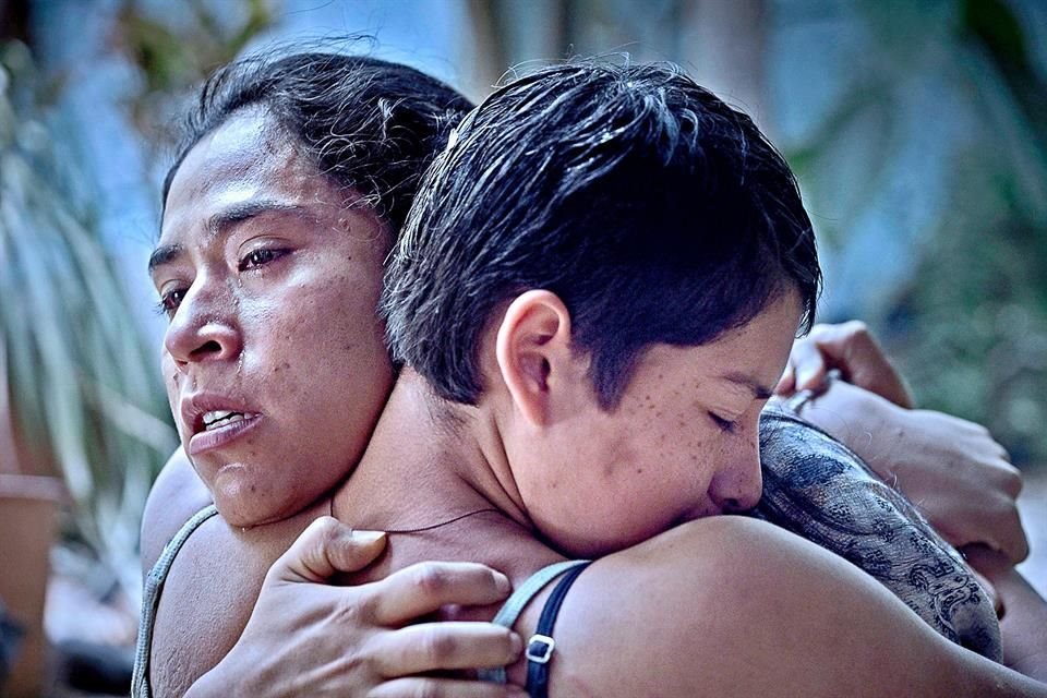 Noche de Fuego recibió mención especial en el Festival de Cannes, donde se estrenó en 2021.