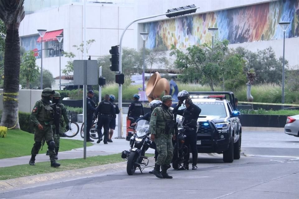 En el tiroteo resultaron heridos cuatro civiles.