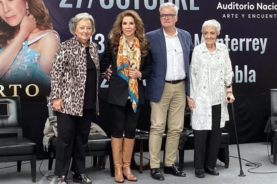 El grupo musical El Consorcio alista un documental con Discovery sobre su historia, incluyendo su etapa como parte de Mocedades. Además, darán pronto un concierto en el Auditorio Nacional de la CDMX, junto a Guadalupe Pineda (al centro).