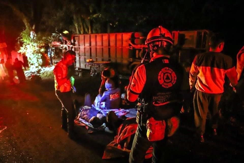 Integrantes de la Banda musical 'Real de Huajuapan' sufrieron un accidente en la México-Cuernavaca, a la altura de Huitzilac.