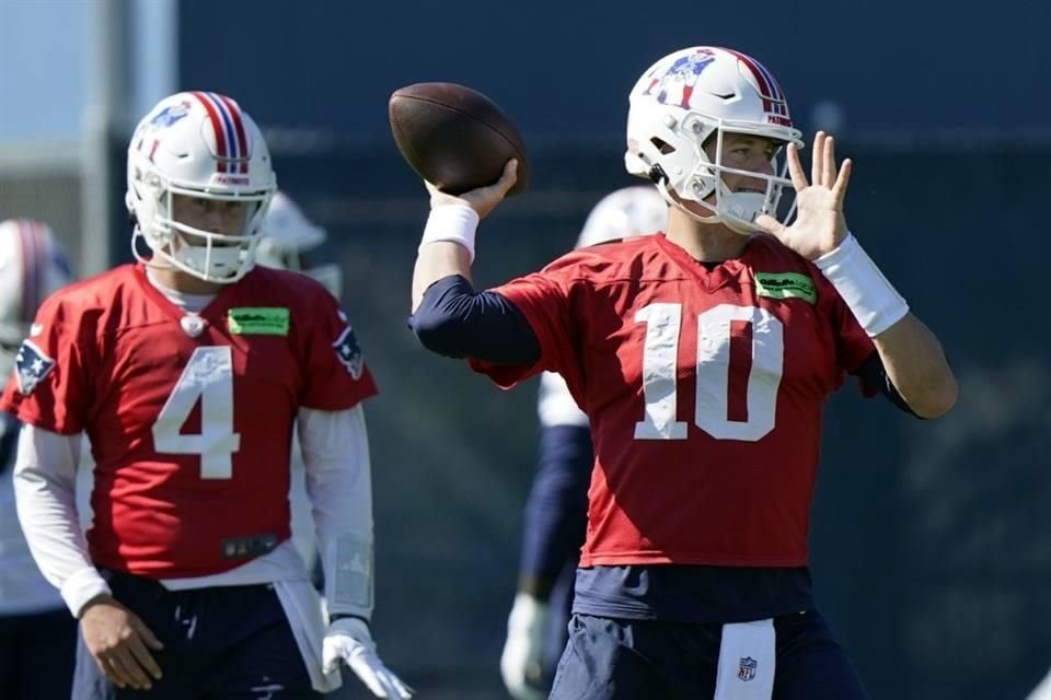 Mac Jones se termina de recuperar de la lesión.