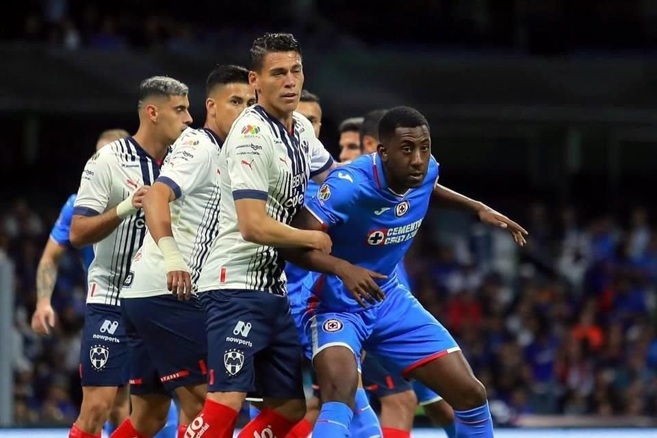 Monterrey logró salir con el empate del Azteca.